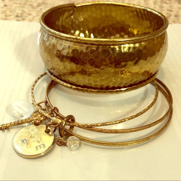 Jewelry - 2 for 1 any bracelet bundle!! Costume jewelry